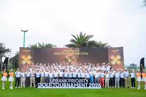 Các đại biểu chụp ảnh lưu niệm tại LPBank Priority Golf Tournament 2026.