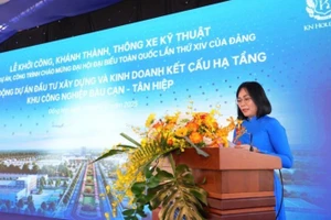 Bà Nguyễn Thị Hoàng - Phó Chủ tịch Ủy ban nhân dân tỉnh Đồng Nai phát biểu tại buổi lễ.