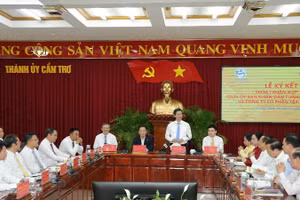 Quang cảnh lễ ký kết.