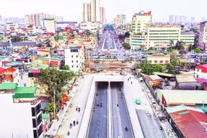 Nhiều hạng mục của tuyến Vành đai 2,5 đoạn từ nút giao Kim Đồng-Giải Phóng đến Đầm Hồng với chiều dài 1,6 km phần lớn đã hoàn thiện. (Ảnh HẢI LONG)