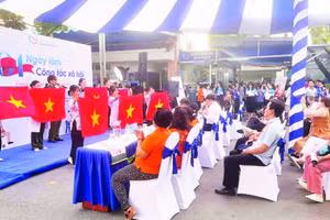 Nhân viên công tác xã hội tại Bệnh viện đa khoa Lãnh Binh Thăng biểu diễn văn nghệ phục vụ người bệnh dịp kỷ niệm 10 năm Ngày Công tác xã hội Việt Nam (25/3/2016 - 25/3/2026).