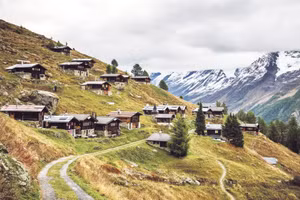 Những ngôi làng tựa lưng núi cao là một phần đặc trưng của bản sắc Thụy Sĩ.