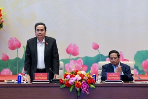 Chiều 9/3, tại Hà Nội, Bí thư Đảng ủy Quốc hội, Chủ tịch Quốc hội Trần Thanh Mẫn và Bí thư Đảng ủy Chính phủ, Thủ tướng Chính phủ Phạm Minh Chính đồng chủ trì Hội nghị Ban Thường vụ Đảng ủy Quốc hội với Ban Thường vụ Đảng ủy Chính phủ về nội dung, chương trình kỳ họp thứ nhất, Quốc hội khóa XVI. (Ảnh Duy Linh)