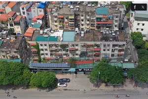 Hà Nội có nhiều khu tập thể, chung cư cũ xuống cấp cần cải tạo. (Ảnh Ngọc Thành)