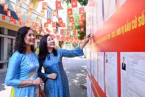 Điểm niêm yết danh sách cử tri Khu vực bầu cử số 7, Tổ bầu cử số 3, phường Ba Đình, TP Hà Nội. (Ảnh: Thành Đạt)