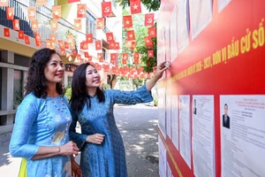 Điểm niêm yết danh sách cử tri Khu vực bầu cử số 7, Tổ bầu cử số 3, phường Ba Đình, TP Hà Nội. (Ảnh: Thành Đạt)