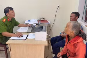 Công an xã Cẩm Lạc (Hà Tĩnh) kịp thời giúp người dân tránh khỏi một vụ lừa đảo chiếm đoạt tài sản trên không gian mạng.