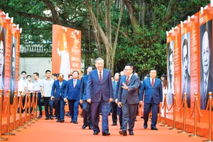 Tổng Bí thư Tô Lâm cùng các đồng chí lãnh đạo Đảng, Nhà nước tới dự Lễ ra mắt Trang thông tin điện tử chuyên đề Đảng Cộng sản Việt Nam-Đại hội XIV tại Báo Nhân Dân. (Ảnh Thành Đạt)