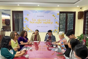 Buổi tọa đàm trong chương trình trại sáng tác do Hội Nhà văn Thành phố Hồ Chí Minh tổ chức, tháng 12/2025, tại Lâm Đồng.