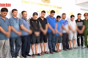 [Video] 35 đối tượng mang hơn 2,4 tấn Xyanua từ Campuchia vào Việt Nam tiêu thụ 