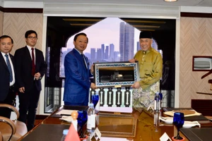 Phó Thủ tướng Trần Hồng Hà gặp, làm việc với Phó Thủ tướng Malaysia Ahmad Zahid Hamidi. (Ảnh: VGP)