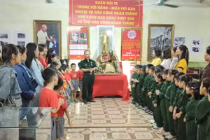 Với hệ thống hiện vật ở Bảo tàng, có thêm các cựu tù cách mạng kể chuyện, các bài học lịch sử trở nên chân thực, cảm xúc và thuyết phục hơn.