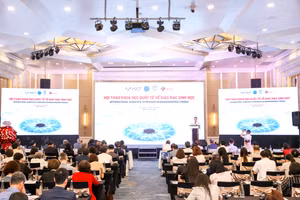 Hội thảo khoa học quốc tế về giác mạc sinh học.