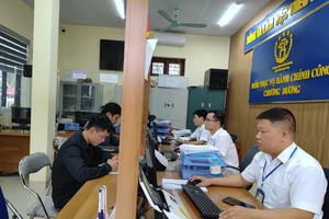 Cơ quan chức năng tích cực cải cách hành chính, phục vụ nhân dân. (Ảnh: VĂN HỌC)