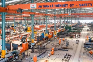 Công nhân tại Công ty cổ phần Cơ khí thương mại Đại Dũng được trang bị đầy đủ thiết bị, bảo đảm an toàn lao động.