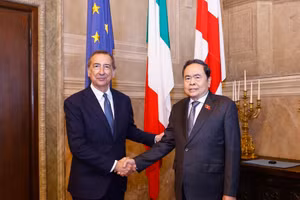 Chủ tịch Quốc hội Trần Thanh Mẫn tiếp Thị trưởng thành phố Milan Giuseppe Sala. (Ảnh: TTXVN)