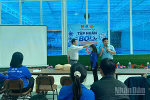 Tại lớp tập huấn, thanh thiếu nhi phường Xuân Trường-Đà Lạt (Lâm Đồng) được trang bị kiến thức, kỹ năng phòng, chống đuối nước và sơ cấp cứu khi gặp tình huống đuối nước.