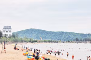 Du lịch biển Cửa Lò hướng tới những trải nghiệm bốn mùa. Ảnh: Nam Anh 