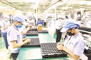 Sản xuất, lắp ráp hàng linh kiện điện tử xuất khẩu tại Khu công nghiệp Quang Minh, TP Hà Nội. 