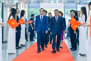 Thường trực Ban Bí thư Trần Cẩm Tú dự Phiên họp toàn thể về đối ngoại Đảng và đối ngoại nhân dân. (Ảnh: DUY LINH)