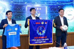 Ban tổ chức họp báo tại Hà Nội.