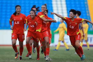 Đội Thành phố Hồ Chí Minh thắng trận mở màn.