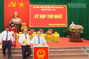 Lá phiếu tín nhiệm cho nhiệm kỳ mới. 