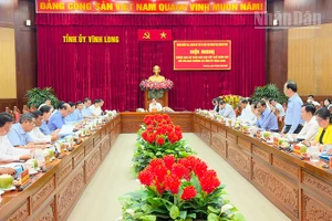 Quang cảnh buổi làm việc. 