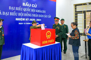 Quy trình hướng dẫn cử tri bỏ phiếu được thực hành nhằm bảo đảm đúng quy định trong ngày bầu cử.