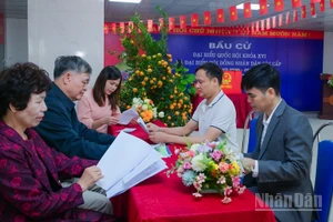 Tại tổ bầu cử số 2, khu vực 13 xã Thuận An (Thành phố Hà Nội) mọi công tác chuẩn bị cho "Ngày hội non sông" đã sẵn sàng.