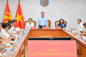 Đồng chí Phạm Gia Túc, Ủy viên Bộ Chính trị, Phó Bí thư Thường trực Đảng ủy, Phó Thủ tướng Thường trực Chính phủ phát biểu tại hội nghị. (Ảnh: Thế Đại)