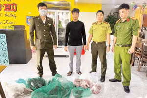 Một cơ sở nuôi nhốt động vật hoang dã bị lực lượng chức năng bắt giữ.