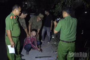 Một trong những đối tượng đã bị bắt giữ sau khi gây án.