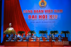 Đoàn chủ tịch gồm 27 đồng chí được Đại hội XIV Công đoàn Việt Nam thông qua.