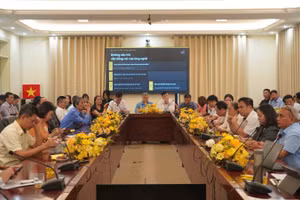 Các nhà sáng tạo đã đối thoại trực tiếp với nghệ nhân làng nghề để tìm giải pháp hợp tác. 