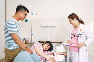 Cần thêm những gói ưu đãi tín dụng về mang thai, thai sản cho các cặp vợ chồng chưa sinh con, sinh đủ hai con, sinh con thứ ba. Ảnh: Nhật Thịnh/ Bệnh viện Hùng Vương