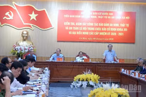 Quang cảnh buổi làm việc của Đoàn công tác của Hội đồng Bầu cử quốc gia với Ủy ban Bầu cử tỉnh Cà Mau sáng 9/3.