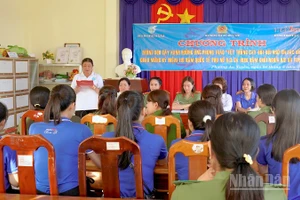 Quang cảnh chương trình hưởng ứng Tết trồng cây của Phụ nữ Công an tỉnh Cà Mau cùng các đơn vị phối hợp.