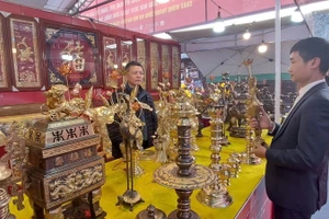 Nhiều sản phẩm thủ công mỹ nghệ, làng nghề truyền thống phục vụ Tết được giới thiệu tại Triển lãm.