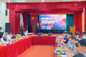 Đại diện Liên minh hỗ trợ Xuất khẩu trực tuyến (VESA) tham luận tại hội nghị.