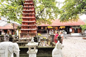 Tòa tháp đất nung, bệ thờ đất nung được Thủ tướng Chính phủ công nhận là Bảo vật quốc gia.