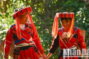 Trang phục truyền thống của phụ nữ Pà Thẻn ở huyện Lâm Bình, tỉnh Tuyên Quang. (Ảnh: VŨ LINH)