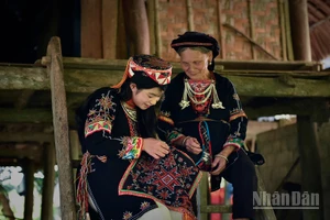 Phụ nữ Dao quần trắng ở xã Phúc An, huyện Yên Bình, tỉnh Yên Bái. (Ảnh: VŨ LINH)