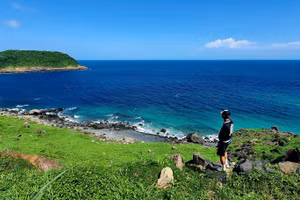 Trước mắt anh Phương Nam, Côn Đảo mở ra biết bao nhịp sống xanh, nguyên sơ, trong trẻo. Ảnh: MINH LÊ