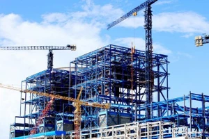 Khi các dự án công nghiệp và tòa nhà áp dụng IFM, việc sử dụng tài nguyên được kiểm soát chặt chẽ và hiệu quả hơn, giúp giảm phát thải, tối ưu chi phí. (Ảnh: PV)