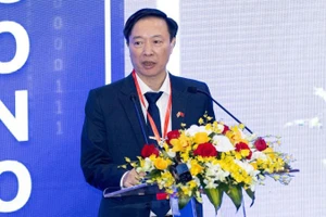 Thiếu tướng Nguyễn Ngọc Cương, Giám đốc Trung tâm Dữ liệu Quốc gia, Phó Chủ tịch Hiệp hội Dữ liệu quốc gia phát biểu tại hội thảo.