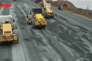 [Video] Cao tốc Cần Thơ – Cà Mau chạy “nước rút” về đích