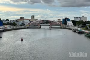 Âu thuyền Cái Khế là hệ thống tự động thoát nước và xử lý nước thải tại thành phố Cần Thơ.