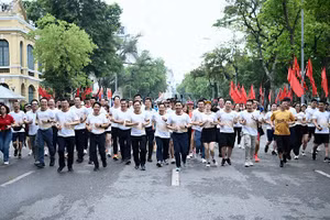 Các vận động viên tham gia giải chạy.