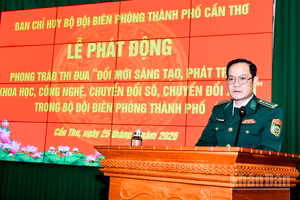 Đại tá Huỳnh Thanh Hùng, Chính ủy Bộ đội Biên phòng thành phố Cần Thơ phát động thi đua tại buổi lễ.